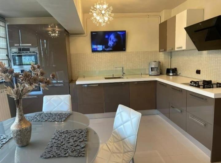 Apartament Lux Ultracentral Κραϊόβα Εξωτερικό φωτογραφία